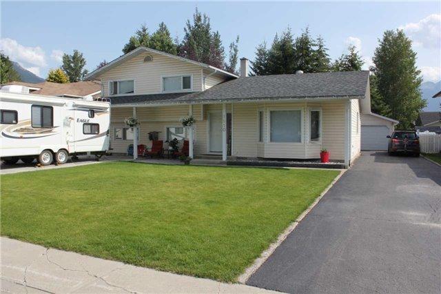 1510 Fir Cres, House detached with 3 bedrooms, 4 bathrooms and 6 parking in Golden BC | Image 1