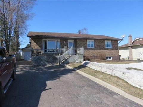 26 Bristol Pl, House detached with 3 bedrooms, 2 bathrooms and 4 parking in Sault Ste. Marie ON | Card Image