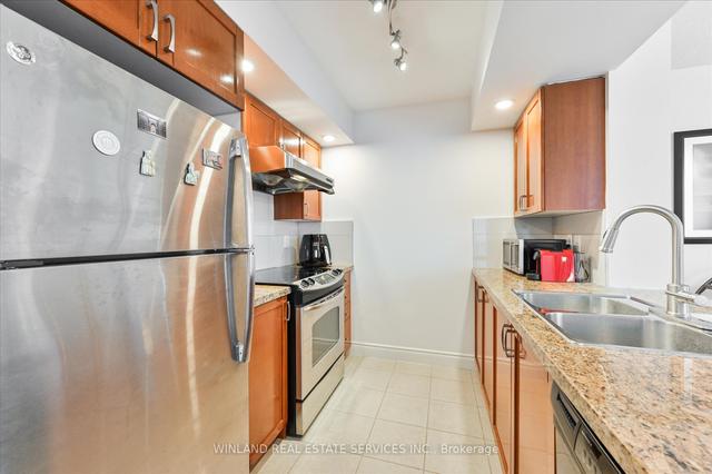529 - 500 Doris Ave, Condo with 2 bedrooms, 2 bathrooms and 1 parking in Toronto ON | Image 3