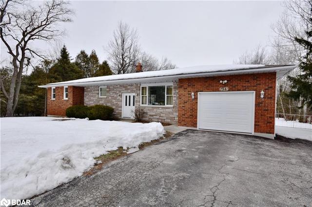 7941 10 Sideroad Sideroad, House detached with 3 bedrooms, 2 bathrooms and null parking in Innisfil ON | Image 3