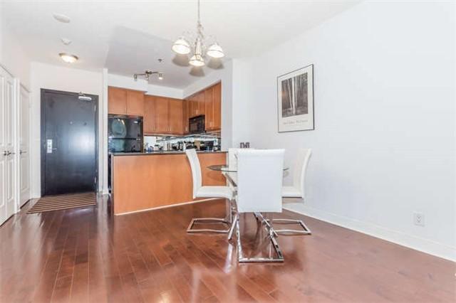 202 - 90 Absolute Ave, Condo with 2 bedrooms, 1 bathrooms and 1 parking in Mississauga ON | Image 8