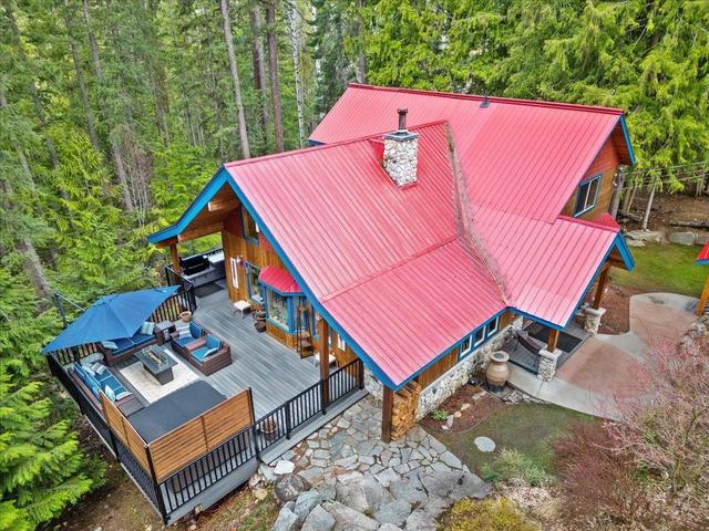3195 Heddle Road, House detached with 3 bedrooms, 2 bathrooms and null parking in Central Kootenay F BC | Image 1