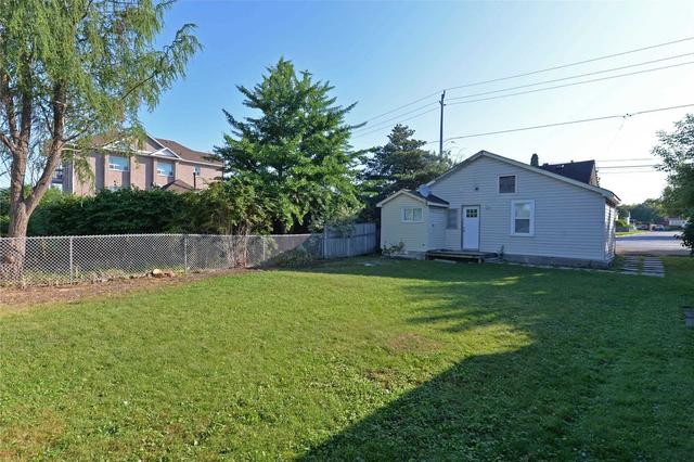 762 Albert St, House detached with 2 bedrooms, 1 bathrooms and 2 parking in Oshawa ON | Image 8