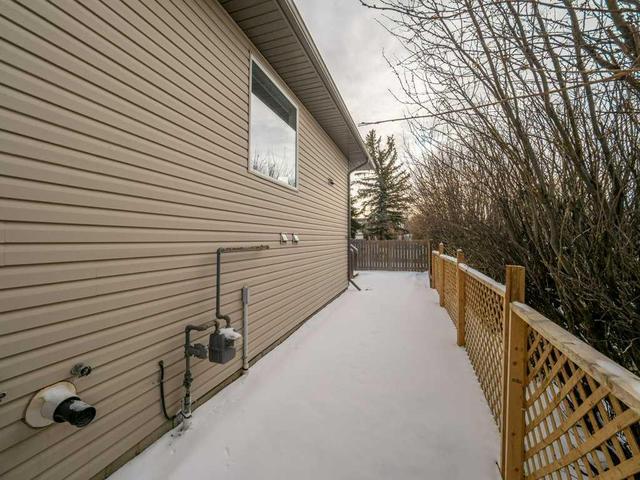 1102 44 Avenue N, Home with 3 bedrooms, 1 bathrooms and 3 parking in Lethbridge AB | Image 25
