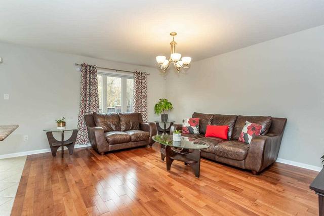 856 Herman Way, House semidetached with 3 bedrooms, 3 bathrooms and 4 parking in Milton ON | Image 2
