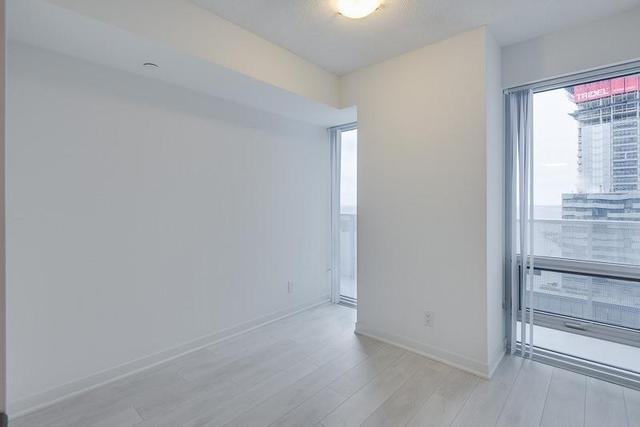 5210 - 88 Harbour St, Condo with 3 bedrooms, 2 bathrooms and 1 parking in Toronto ON | Image 16