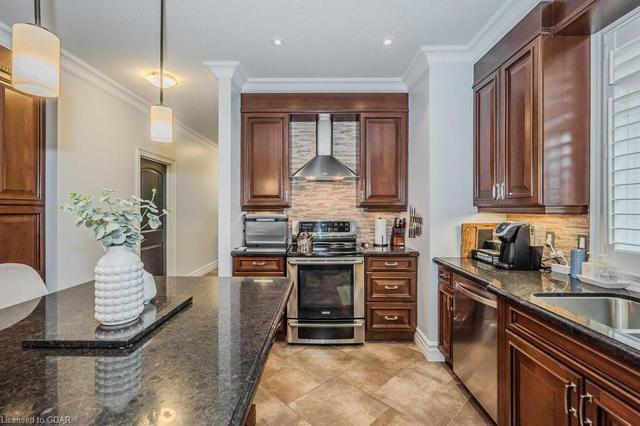 5 Wright Crescent, House detached with 3 bedrooms, 2 bathrooms and 4 parking in Guelph ON | Image 2