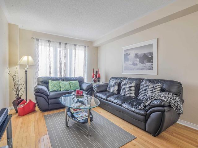 25 - 840 Scollard Crt, Townhouse with 3 bedrooms, 2 bathrooms and 2 parking in Mississauga ON | Image 3