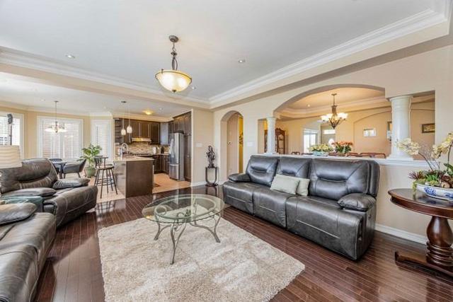 429 Gooch Cres, House detached with 4 bedrooms, 3 bathrooms and 4 parking in Milton ON | Image 5