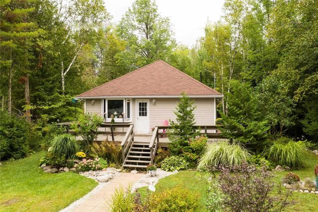 2 Maplewood Dr, House detached with 2 bedrooms, 1 bathrooms and 2 parking in Tiny ON | Image 1