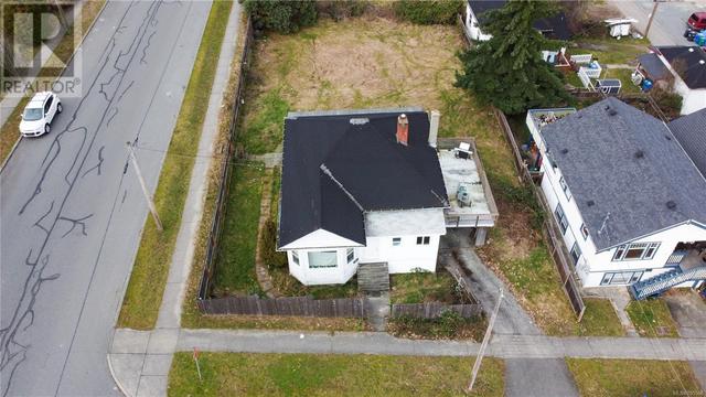 798 Franklyn St, House detached with 2 bedrooms, 1 bathrooms and 2 parking in Nanaimo BC | Card Image