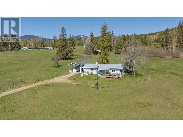 6197 Line 17 Road, House detached with 3 bedrooms, 2 bathrooms and 20 parking in Columbia Shuswap F BC | Image 51