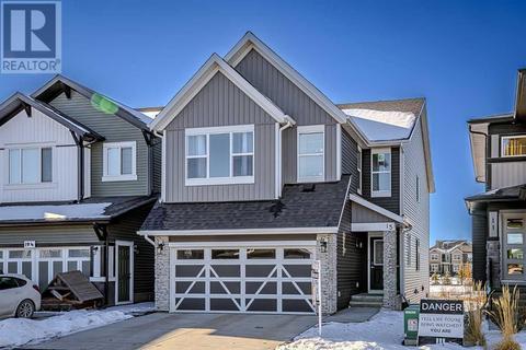 15 Midgrove Drive Sw, House detached with 4 bedrooms, 2 bathrooms and 4 parking in Airdrie AB | Card Image