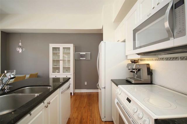3 - 1388 Bloor St W, Townhouse with 2 bedrooms, 2 bathrooms and 1 parking in Toronto ON | Image 2