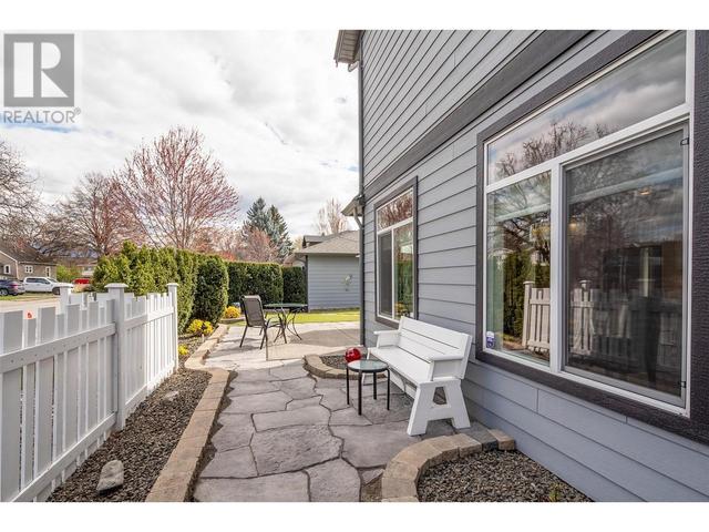 989 Laurier Avenue, House attached with 3 bedrooms, 3 bathrooms and 1 parking in Kelowna BC | Image 27