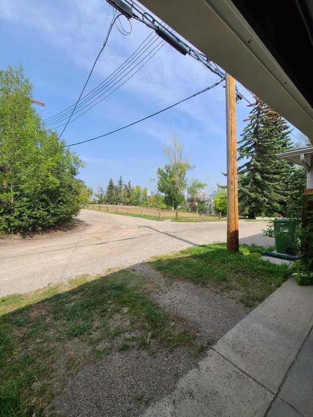 1928 25 Avenue Sw, House detached with 2 bedrooms, 1 bathrooms and 4 parking in Calgary AB | Image 6