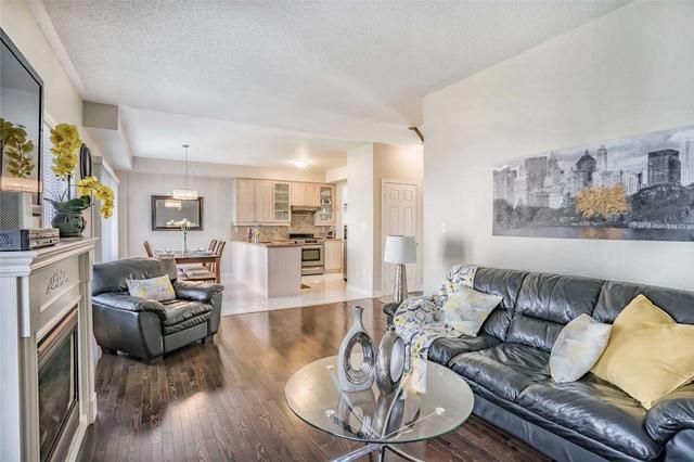 70 Seward Cres, House detached with 4 bedrooms, 4 bathrooms and 4 parking in Ajax ON | Image 2