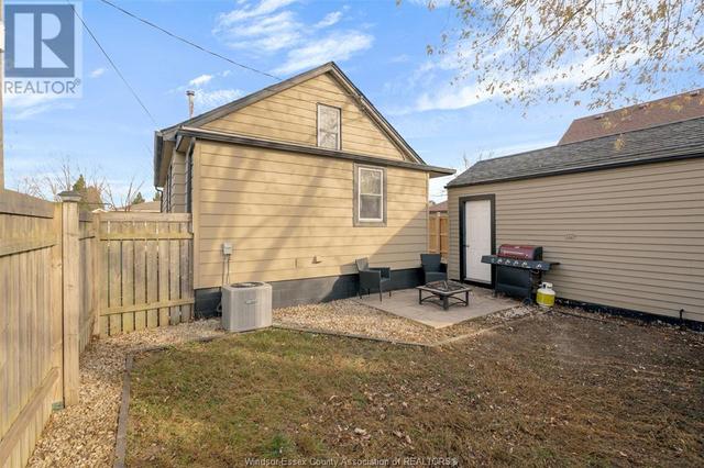 2639 Elsmere, House detached with 3 bedrooms, 1 bathrooms and null parking in Windsor ON | Image 19