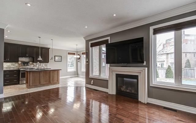 1245 Jezero Cres, House detached with 4 bedrooms, 4 bathrooms and 6 parking in Oakville ON | Image 3