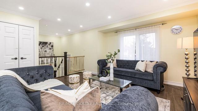 15 Bruce Beer Dr, House semidetached with 3 bedrooms, 2 bathrooms and 6 parking in Brampton ON | Image 2