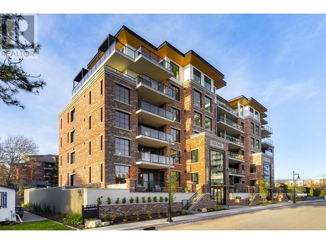 404 - 450 Groves Avenue, Condo with 3 bedrooms, 2 bathrooms and 2 parking in Kelowna BC | Image 5