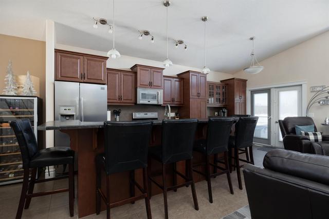 437 Walnut Crescent, House detached with 4 bedrooms, 3 bathrooms and 4 parking in Wood Buffalo AB | Image 5