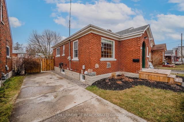 19 Dunham Ave, House detached with 2 bedrooms, 2 bathrooms and 3 parking in Kitchener ON | Image 17