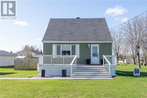 18243 Glen Road, House detached with 3 bedrooms, 1 bathrooms and 8 parking in South Glengarry ON | Card Image