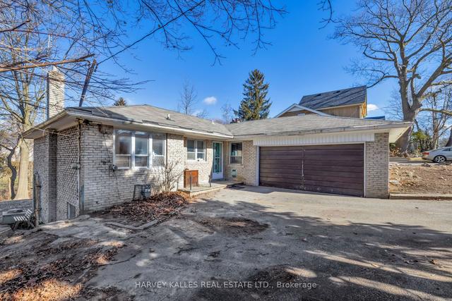 20 Leland Ave, House detached with 3 bedrooms, 2 bathrooms and 6 parking in Toronto ON | Image 34