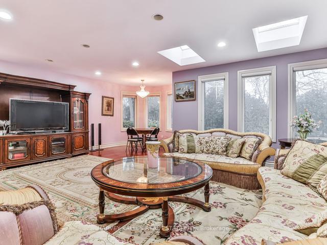 49 Arjay Cres, House detached with 4 bedrooms, 5 bathrooms and 11 parking in Toronto ON | Image 8