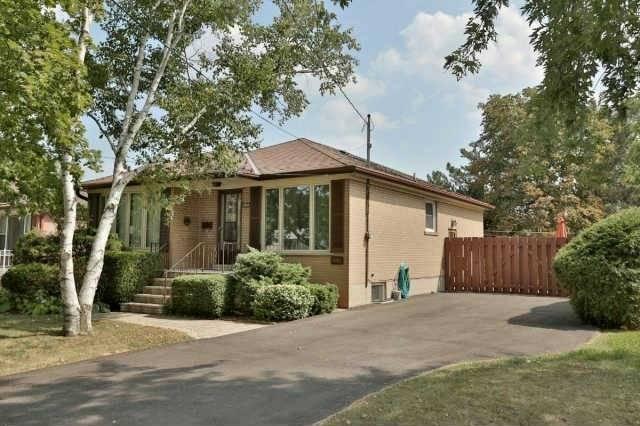 2082 Bridge Rd, House detached with 3 bedrooms, 2 bathrooms and 4 parking in Oakville ON | Image 1