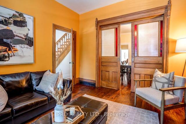 2131 Gerrard St E, House detached with 3 bedrooms, 3 bathrooms and 3 parking in Toronto ON | Image 38