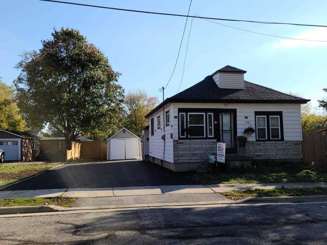 81 Hall St, House detached with 2 bedrooms, 1 bathrooms and 7 parking in Oshawa ON | Image 1