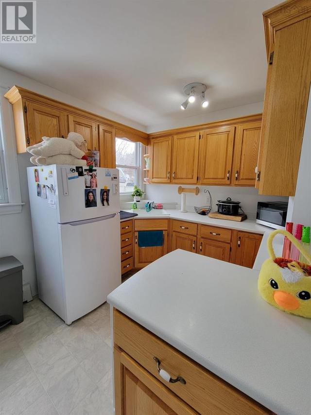178 Harold Street, House detached with 2 bedrooms, 1 bathrooms and null parking in Cape Breton NS | Image 4