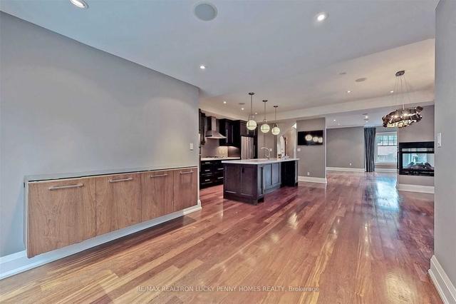 124 Kenilworth Ave, House detached with 3 bedrooms, 3 bathrooms and 1 parking in Toronto ON | Image 6