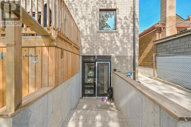 110 Richardson Ave, House detached with 4 bedrooms, 4 bathrooms and 5 parking in Toronto ON | Image 32