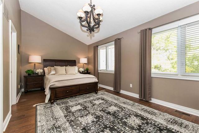 5 - 1100 Queens Ave, Townhouse with 3 bedrooms, 3 bathrooms and 2 parking in Oakville ON | Image 4