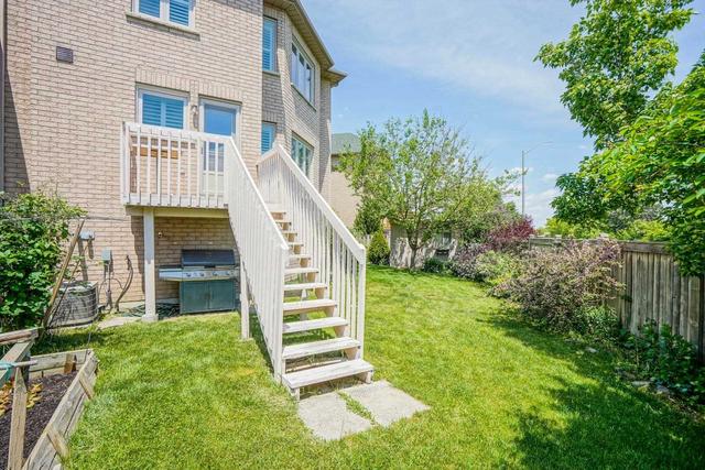 30 Provincial Pl, House attached with 3 bedrooms, 3 bathrooms and 5 parking in Brampton ON | Image 21