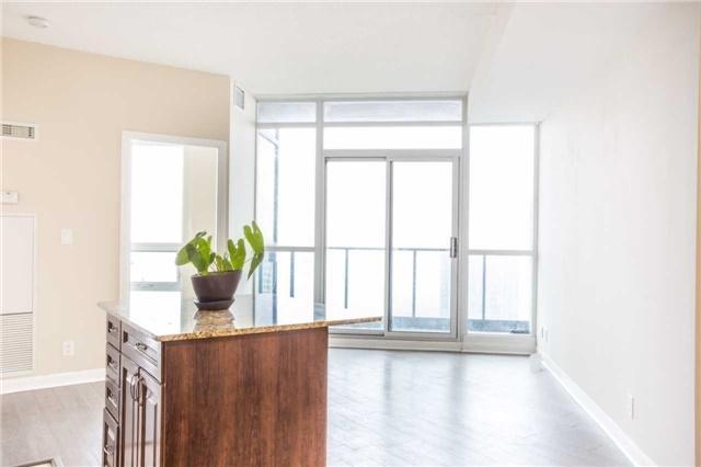3005 - 600 Fleet St, Condo with 2 bedrooms, 2 bathrooms and 1 parking in Toronto ON | Image 2