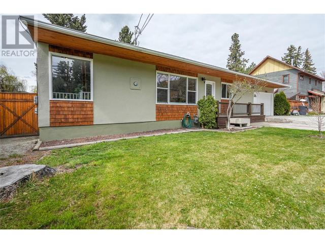 3325 8th Street, House detached with 4 bedrooms, 1 bathrooms and 1 parking in Okanagan Similkameen E BC | Image 2