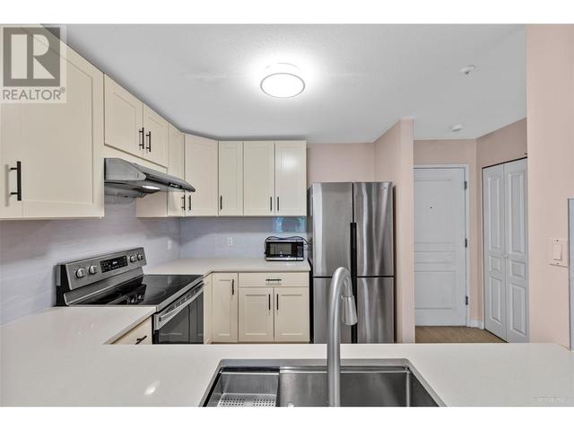 215 - 8180 Jones Road, Condo with 2 bedrooms, 2 bathrooms and 2 parking in Richmond BC | Image 3