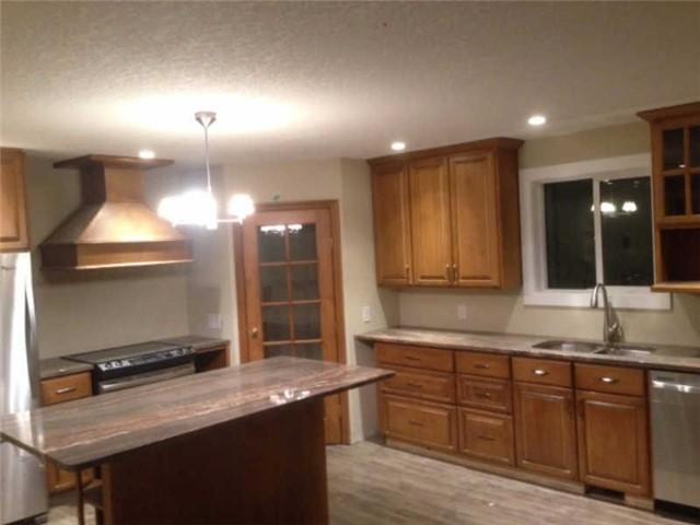 1902 42 St, House attached with 3 bedrooms, 2 bathrooms and 3 parking in Vernon BC | Image 2