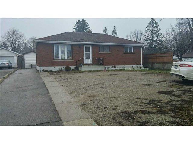 144 King George Rd, House detached with 3 bedrooms, 1 bathrooms and 8 parking in Brantford ON | Image 1