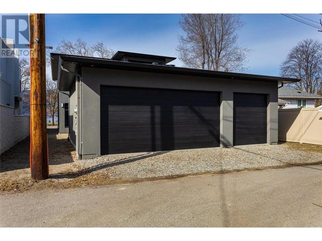 671 Ellis Street, House detached with 3 bedrooms, 3 bathrooms and 3 parking in Kelowna BC | Image 37