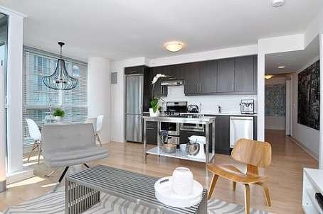 1103 - 320 Richmond St E, Condo with 2 bedrooms, 2 bathrooms and 1 parking in Toronto ON | Image 3