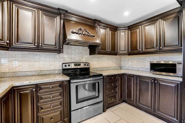 9 Laberta Crt, House detached with 6 bedrooms, 5 bathrooms and 6 parking in Markham ON | Image 3