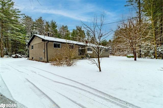 1060 Baseline Road, House detached with 5 bedrooms, 2 bathrooms and 26 parking in Gravenhurst ON | Card Image