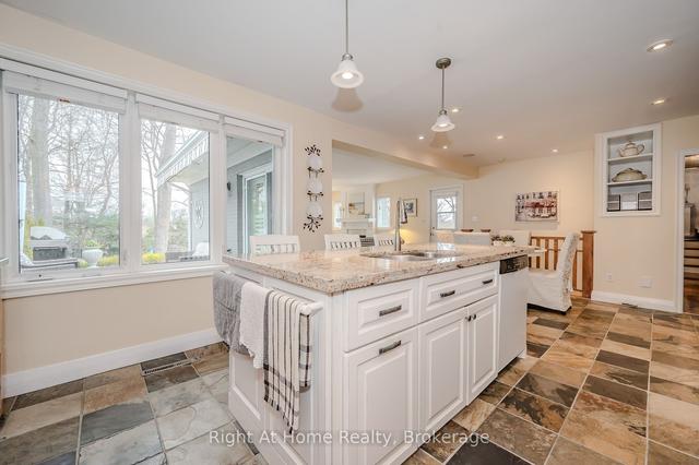 387 River Side Dr, House detached with 3 bedrooms, 3 bathrooms and 6 parking in Oakville ON | Image 11