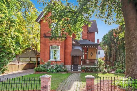 328 Stewart Street, House detached with 6 bedrooms, 5 bathrooms and 4 parking in Ottawa ON | Card Image