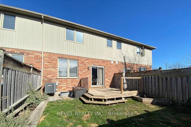 a2 - 12 Brantwood Park Rd, Townhouse with 3 bedrooms, 3 bathrooms and 2 parking in Brantford ON | Image 20
